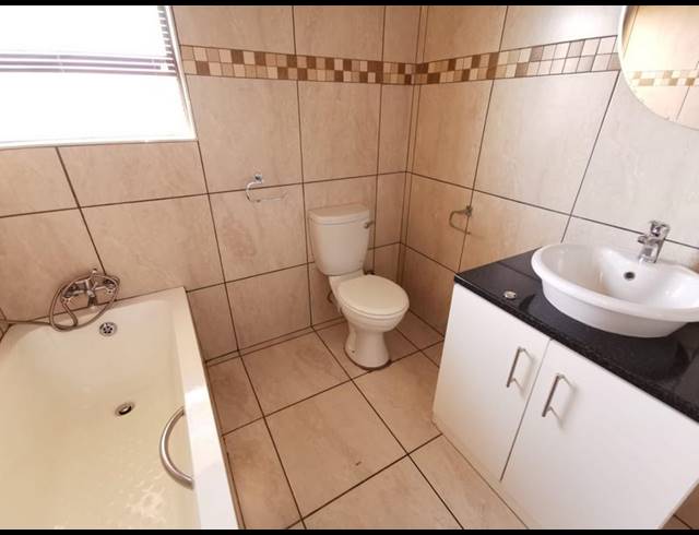 3 BEDROOM PROPERTY TO RENT IN ROTHDENE